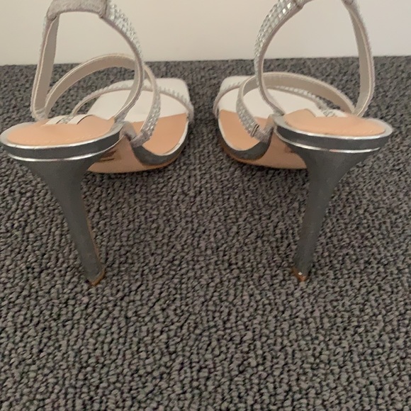 Steve Madden Silver Heels - Picture 2 of 6